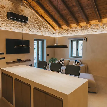 Brazzo Di Maina Otel