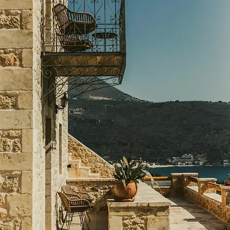 Brazzo Di Maina Hotel Oitylo